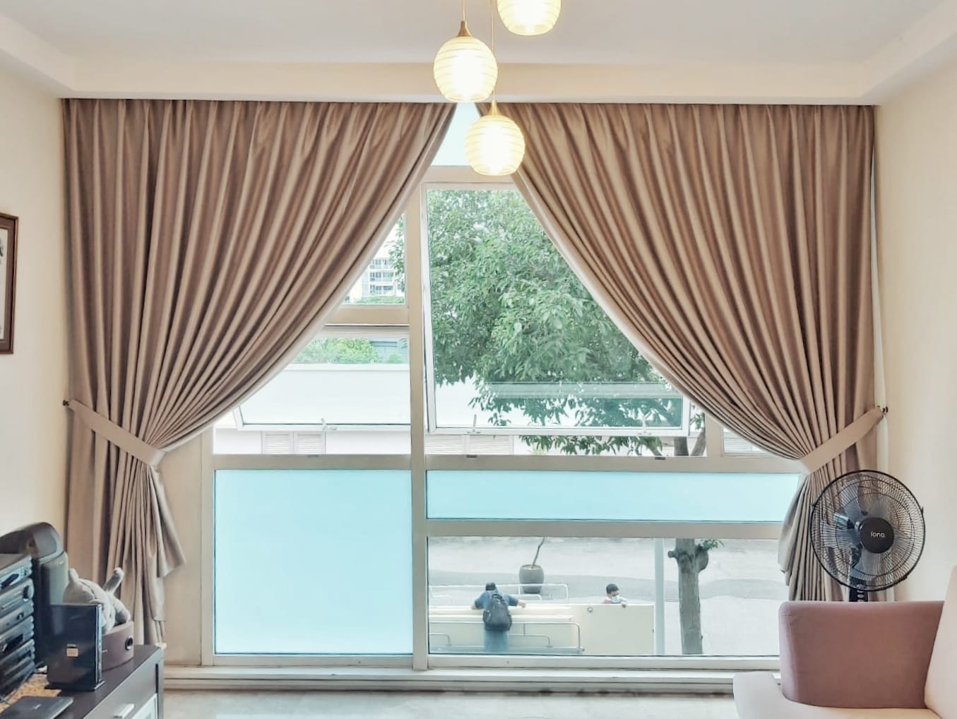 This is a Picture of Day and night curtain picture  for Singapore condo, Living hall,day and night curtain, Dahlia Park